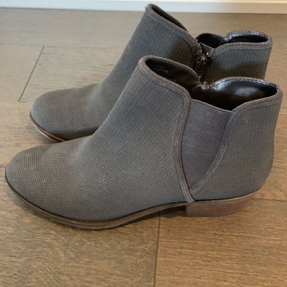 Women’s sz 9 grey Kensie booties - EUC
